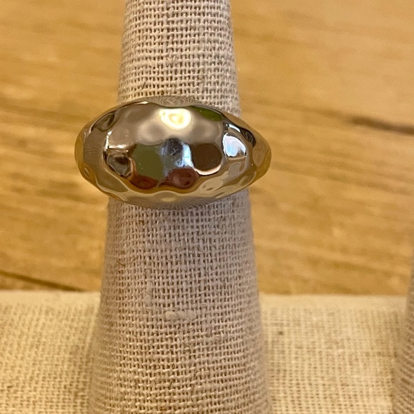 Stella & Dot Hammered Dome Ring size 6 - Picture 3 of 5